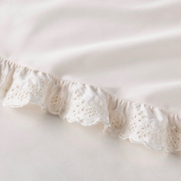 Threshold | New 400 Thread Count
Performance Sheet Set Ivory with Eyelet Ruffle - Picture 3 of 6